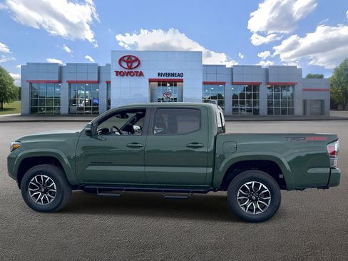 Certified 2022 Toyota Tacoma TRD Sport w/ TRD Premium Sport Package AWD/4WD image 5