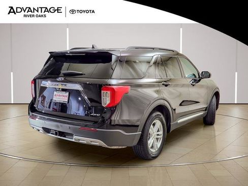 Used 2024 Ford Explorer XLT w/ Equipment Group 202A AWD/4WD image 7
