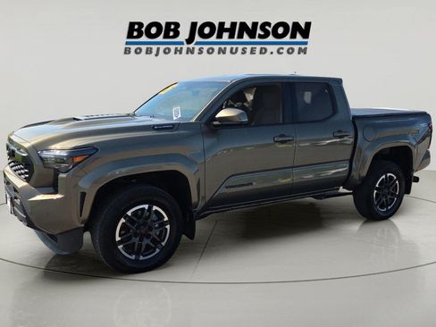 Used 2026 Toyota Tacoma TRD Sport w/ TRD Sport Upgrade Package AWD/4WD image 4