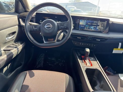 Used 2025 Nissan Kicks SR w/ SR Premium Package image 18