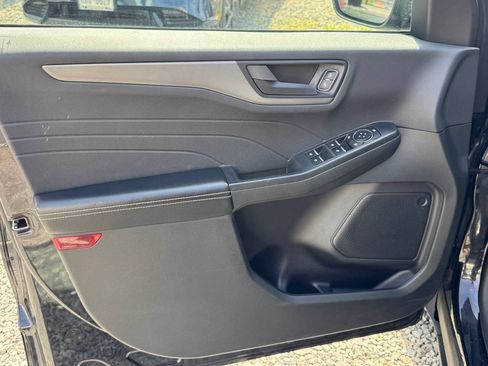 Used 2025 Ford Escape Active FWD image 18
