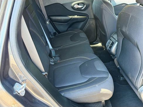 Used 2015 Jeep Cherokee Latitude w/ Trailer Tow Group FWD image 20