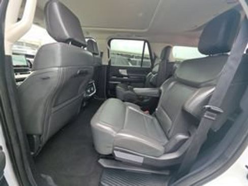 Used 2025 Ford Expedition Active AWD/4WD image 8