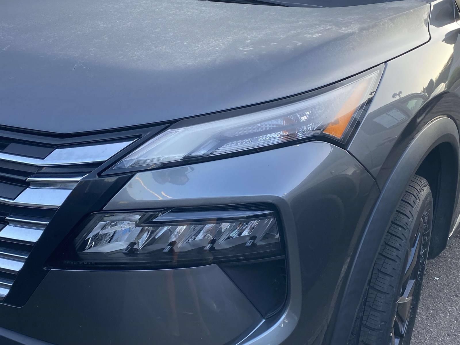 Used 2024 Nissan Rogue SV FWD image 5
