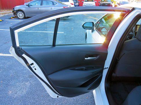 Used 2020 Toyota Corolla LE image 27