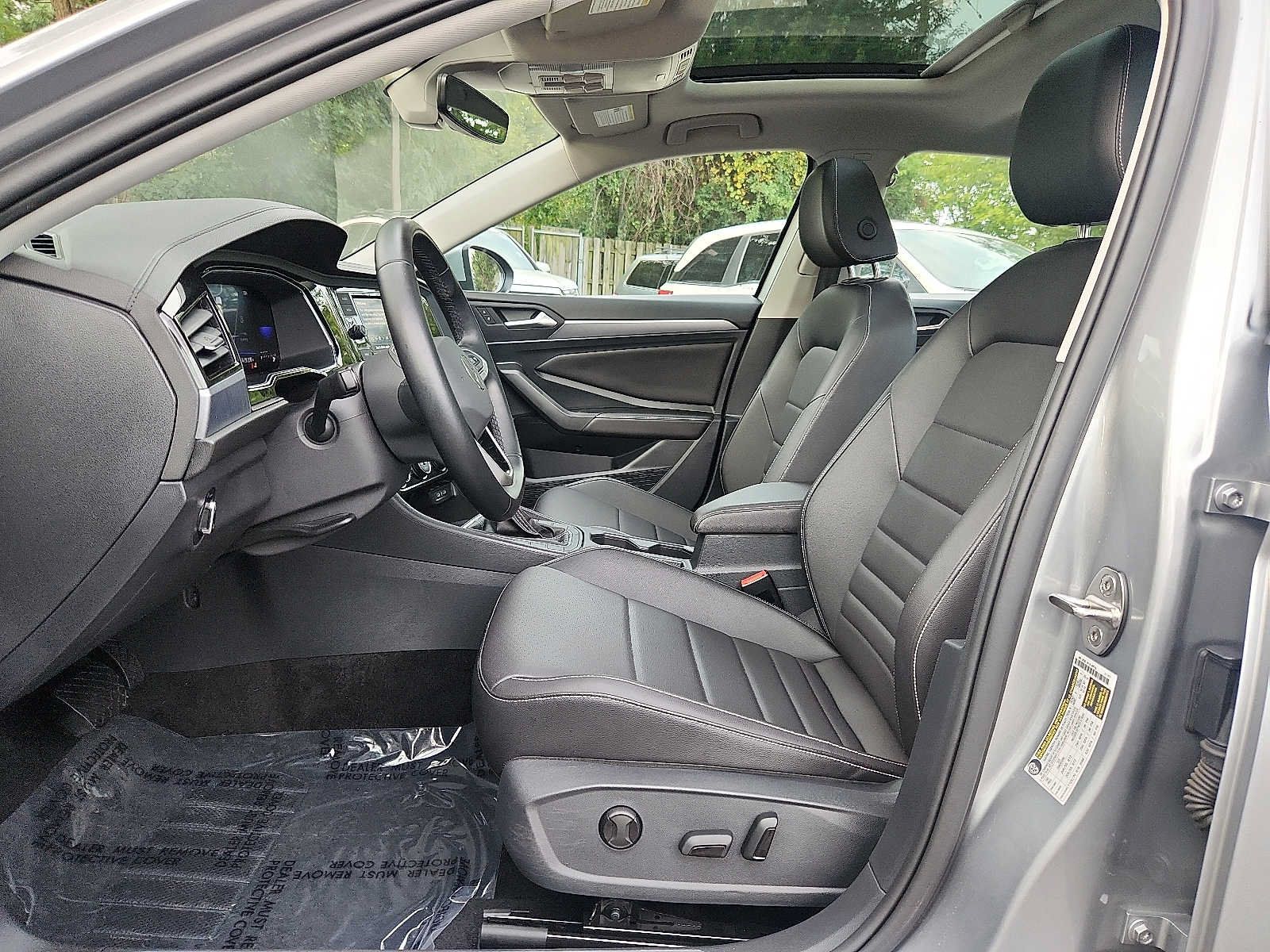 Used 2023 Volkswagen Jetta SE FWD image 13