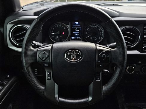 Used 2023 Toyota Tacoma TRD Sport image 11