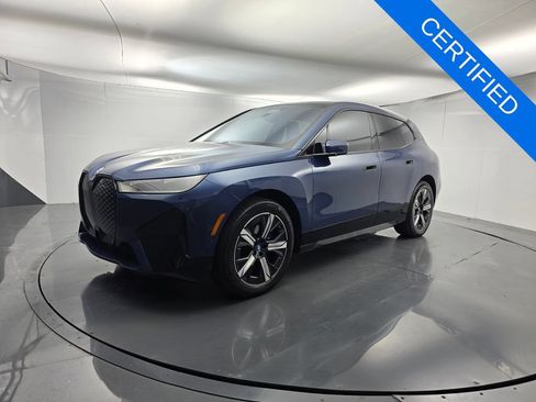 Used 2024 BMW iX xDrive50 w/ Premium Package AWD/4WD image 8