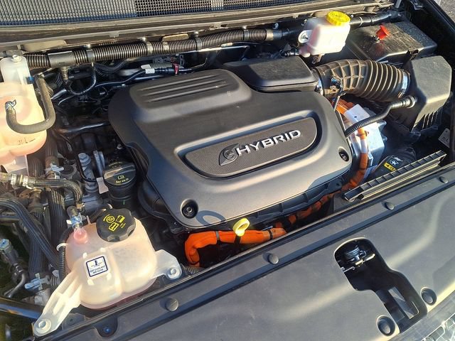 Used 2024 Chrysler Pacifica Limited FWD image 28