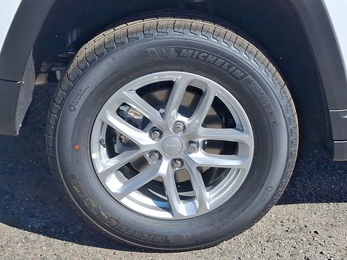 New 2025 Jeep Grand Cherokee Laredo X w/ Luxury Tech Group I image 5