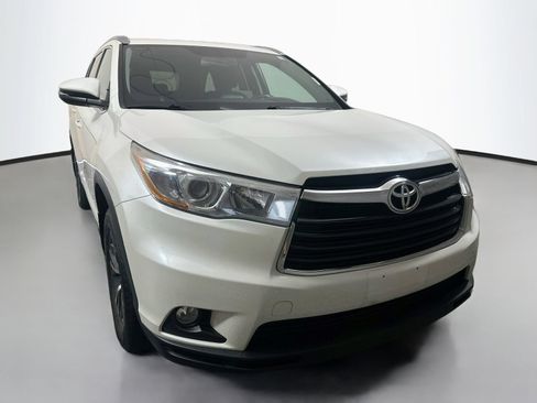 Used 2016 Toyota Highlander XLE AWD/4WD image 1
