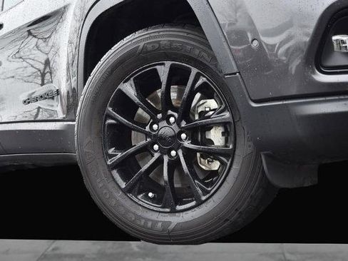 Used 2023 Jeep Cherokee Altitude Lux image 3