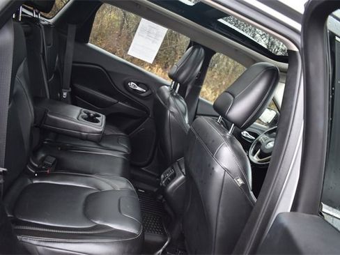 Used 2015 Jeep Cherokee Limited image 15
