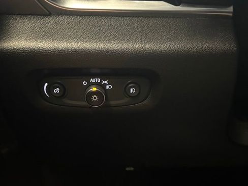 Used 2019 Chevrolet Traverse LT image 15