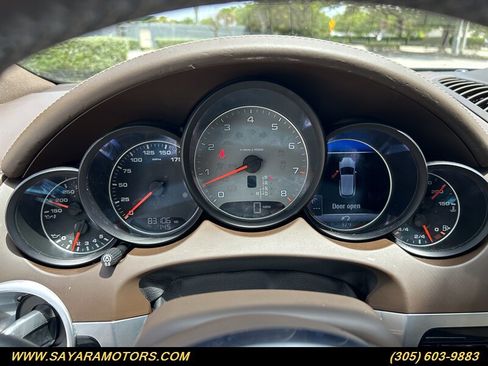 Used 2015 Porsche Cayenne S image 43