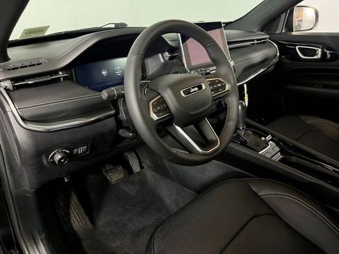 Used 2023 Jeep Compass High Altitude w/ Driver Assist Group I image 17