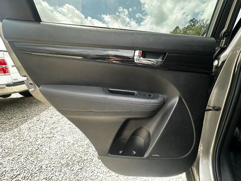 Used 2012 Kia Sorento SX FWD image 37
