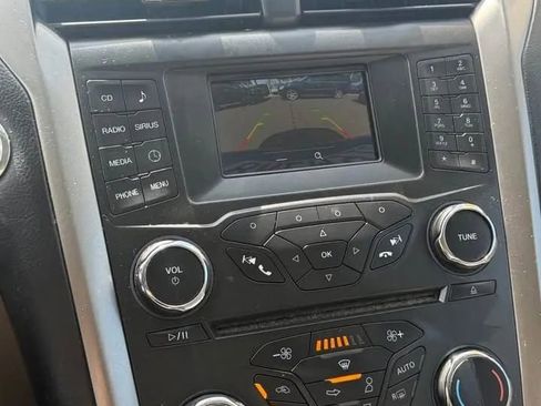 Used 2018 Ford Fusion SE FWD image 9