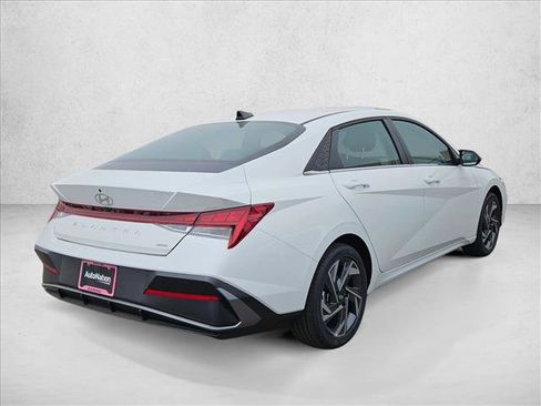 New 2026 Hyundai Elantra Limited FWD image 2