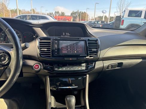 Used 2016 Honda Accord Touring image 19