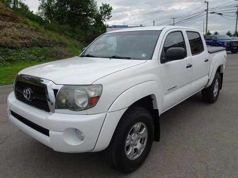 Used 2011 Toyota Tacoma 4x4 Double Cab w/ TRD Off-Road Pkg image 2