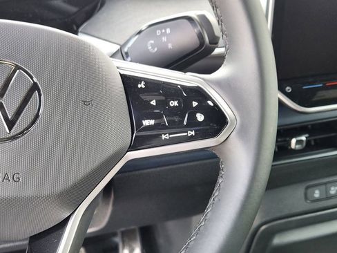 New 2025 Volkswagen ID. Buzz Pro S RWD image 9