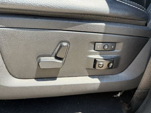 Used 2017 RAM 1500 Laramie AWD/4WD image 12