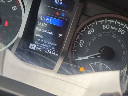 Used 2023 Toyota Tacoma TRD Off-Road w/ Technology Package AWD/4WD image 35