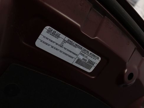 Used 2021 Chrysler Pacifica Limited w/ Uconnect Theater Family Group FWD image 38