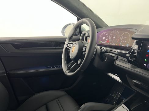 Certified 2026 Porsche Cayenne GTS AWD/4WD image 12