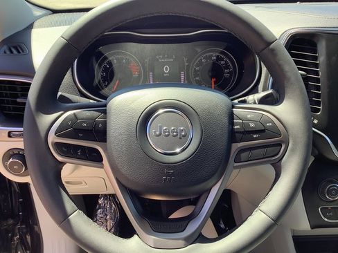 Used 2021 Jeep Cherokee Latitude Lux w/ Trailer Tow Group image 11