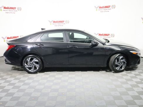 Used 2024 Hyundai Elantra Limited image 3