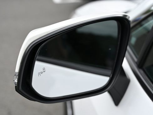 Used 2022 Toyota RAV4 XLE AWD/4WD image 10