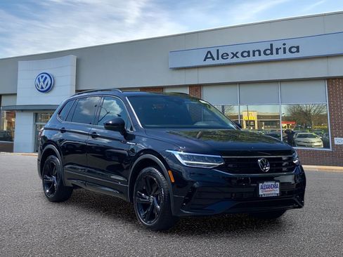 Certified 2023 Volkswagen Tiguan SE R-Line AWD/4WD image 1