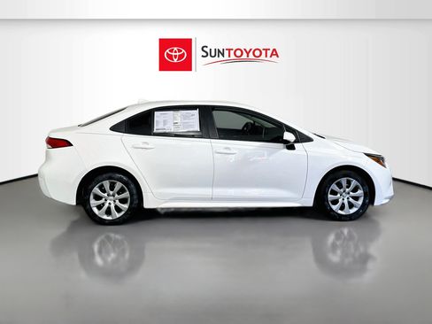 Used 2020 Toyota Corolla LE FWD image 2