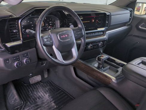 Used 2022 GMC Sierra 1500 Elevation w/ X31 Off-Road Package AWD/4WD image 8