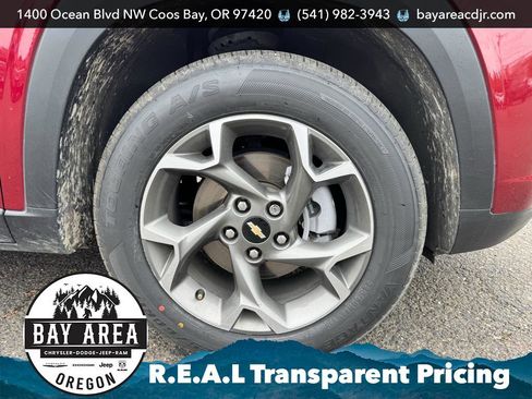 Used 2025 Chevrolet Trax LT FWD image 21