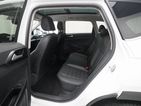 Used 2023 Volkswagen Taos SEL image 15