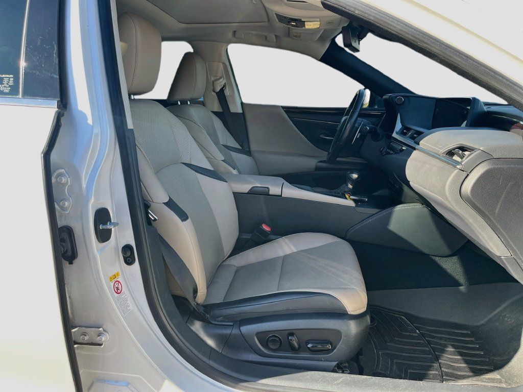 Used 2019 Lexus ES 300h w/ Premium Package FWD image 29