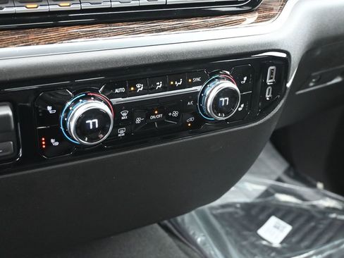 Used 2025 GMC Sierra 3500 SLE w/ SLE Value Package image 27