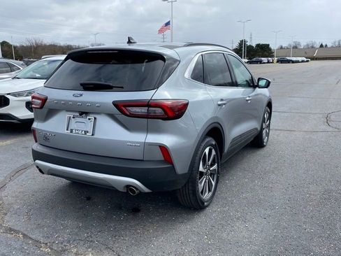 Used 2024 Ford Escape Platinum AWD/4WD image 3