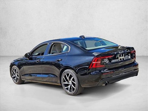 Used 2020 Volvo S60 T5 Momentum image 8