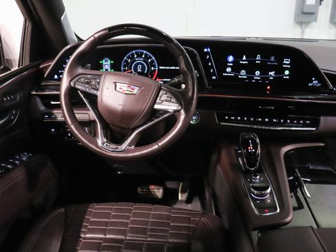 Used 2024 Cadillac Escalade ESV V w/ LPO, ONYX Package image 30