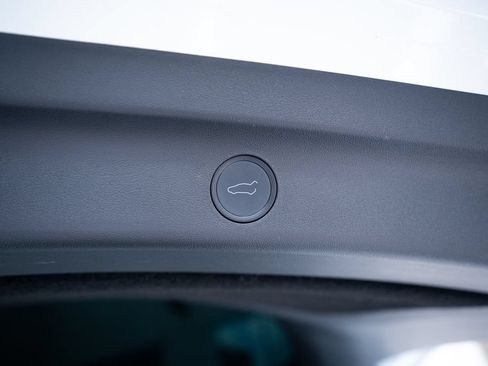 Used 2022 Tesla Model Y Performance AWD/4WD image 46
