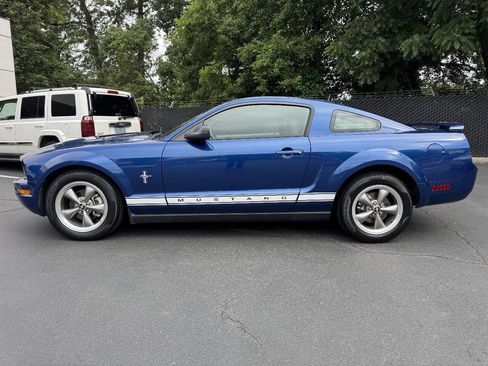 Used 2006 Ford Mustang Premium RWD image 2