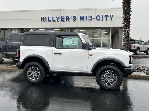 New 2025 Ford Bronco Badlands AWD/4WD image 2
