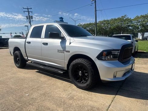 Used 2014 RAM 1500 Express AWD/4WD image 3