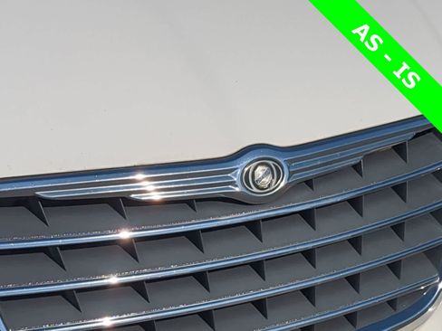 Used 2010 Chrysler Town & Country LX FWD image 12