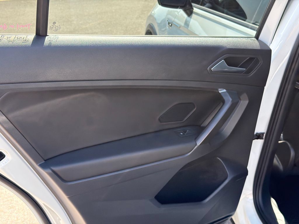 Used 2021 Volkswagen Tiguan SE R-Line FWD image 21