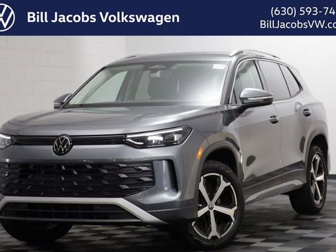 New 2025 Volkswagen Tiguan SE image 1